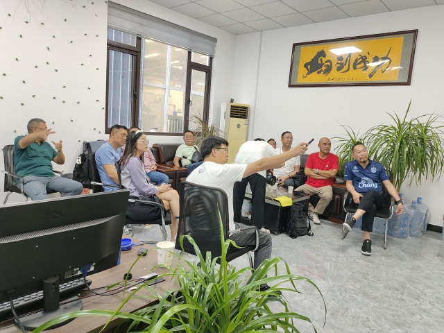 新型生物質炭化爐——客戶交流精彩瞬間